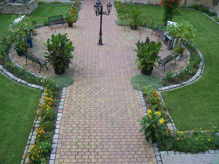 Z12. Weg zum Kloster Meyendorf